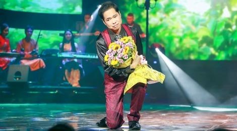 Ngoc Son nhay dieu Michael Jackson khi hat bolero hinh anh