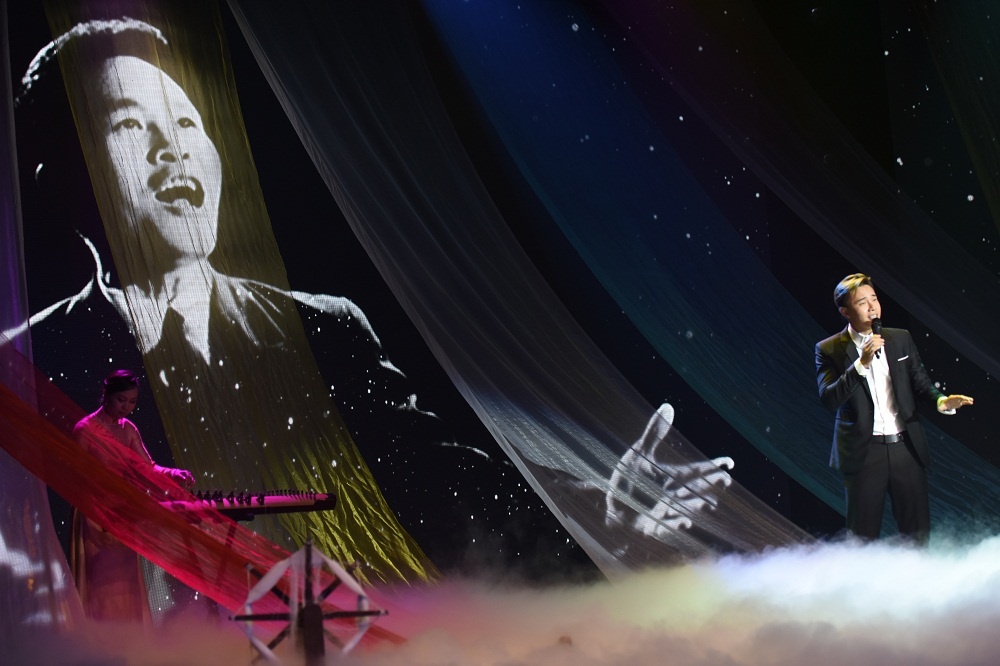 Dong hat trong doi mat linh phi cong anh 2