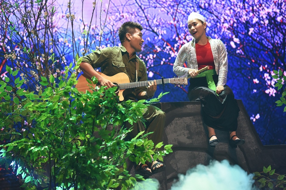 Dong hat trong doi mat linh phi cong anh 3