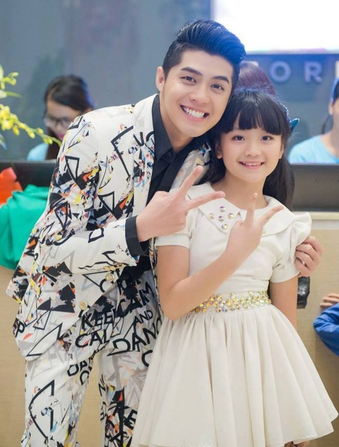 em bé hát quốc ca làm việc 28 tiếng ảnh 1 em be hat quoc ca lam viec 28 tieng anh 1