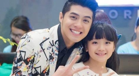 Em be hat Quoc ca gay nong MXH di thi The Voice Kids hinh anh