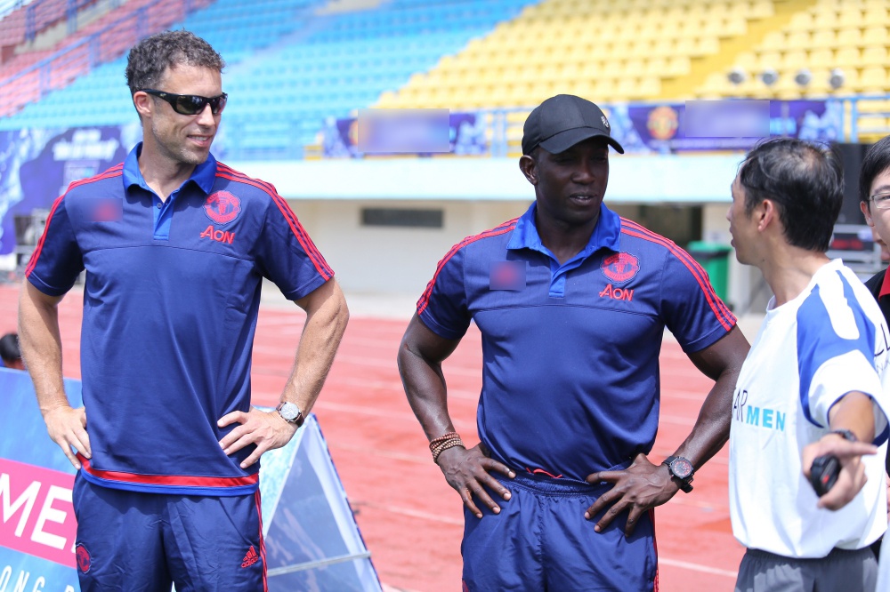 Pham Anh Khoa ghi ban vao luoi Dwight Yorke anh 3