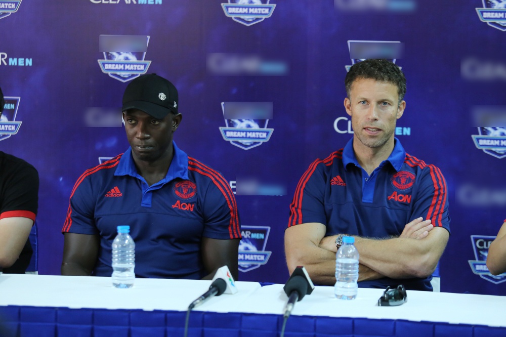 Pham Anh Khoa ghi ban vao luoi Dwight Yorke anh 8