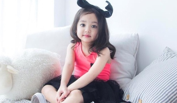 Be 4 tuoi cover ‘Anh cu di di’ gay nong mang xa hoi hinh anh