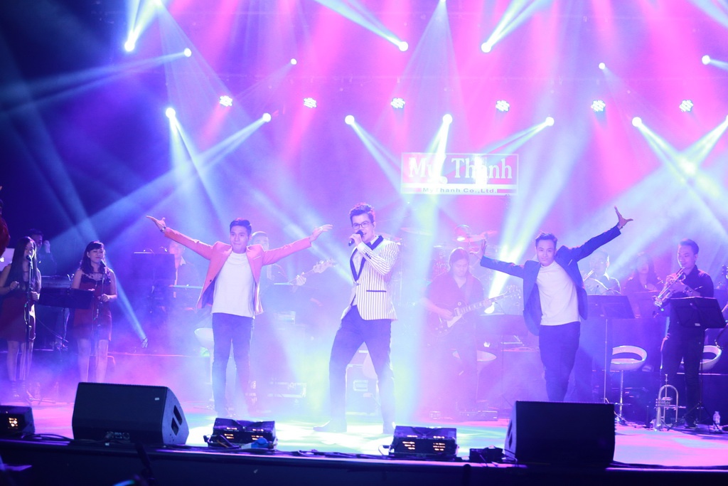 Dinh Manh Ninh live anh 1