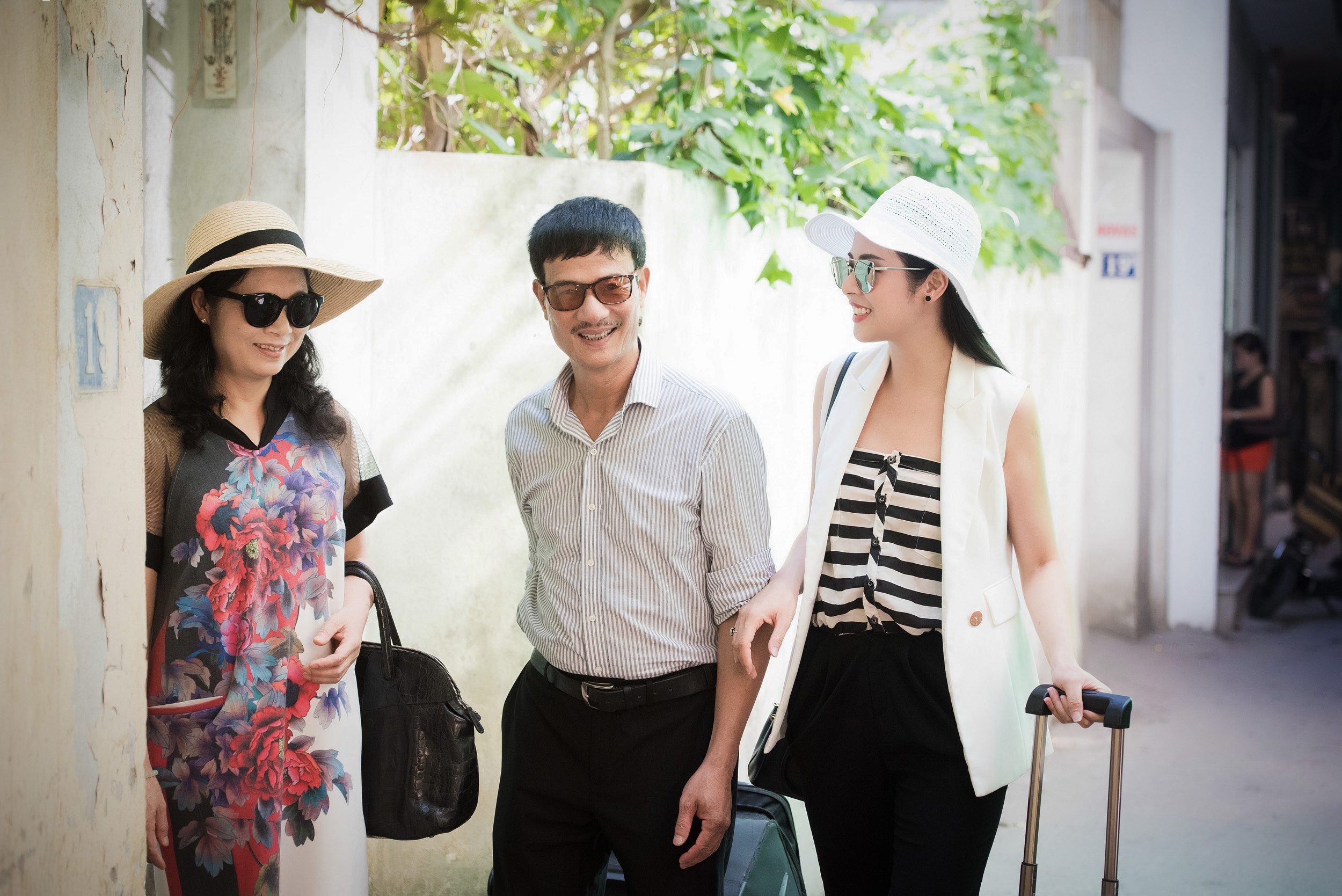 Ngoc Han o san bay anh 2