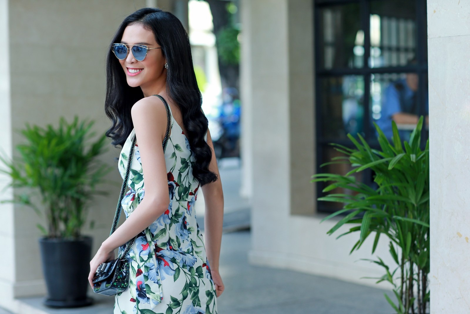 Nguoi dep duoc yeu thich nhat HHHV tre trung xuong pho hinh anh