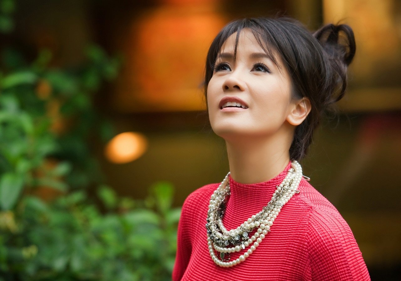 Giong hat hay Ha Noi chao don thi sinh hat nhac xua, bolero hinh anh