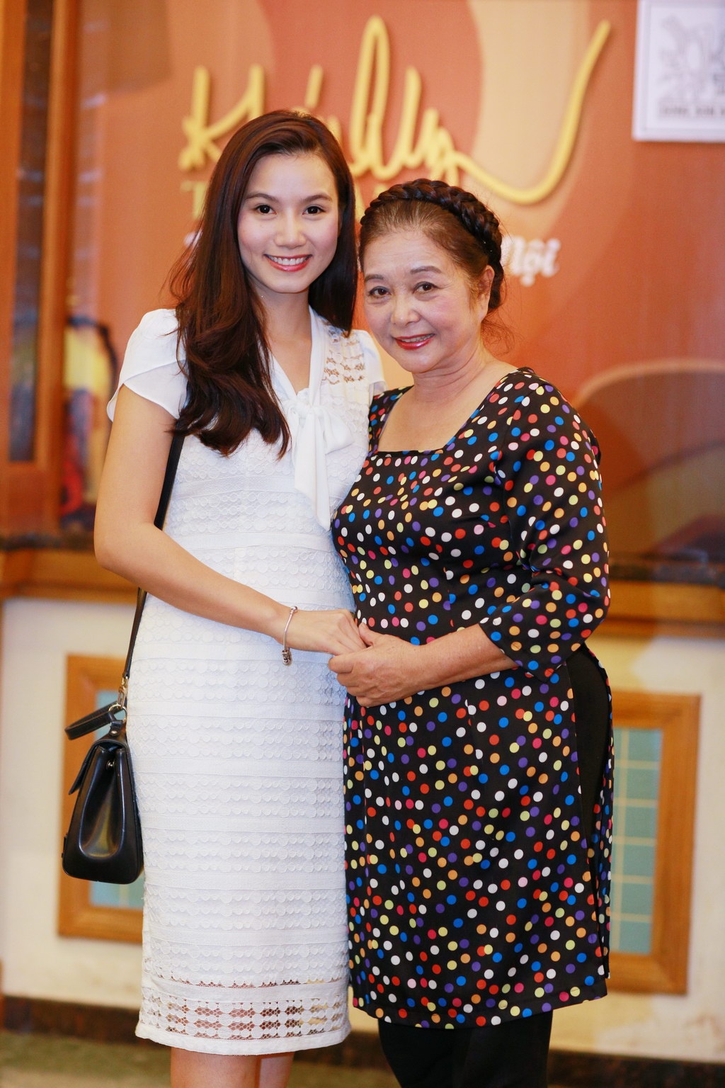 Luong Giang dan chuyen cho Khanh Ly anh 2