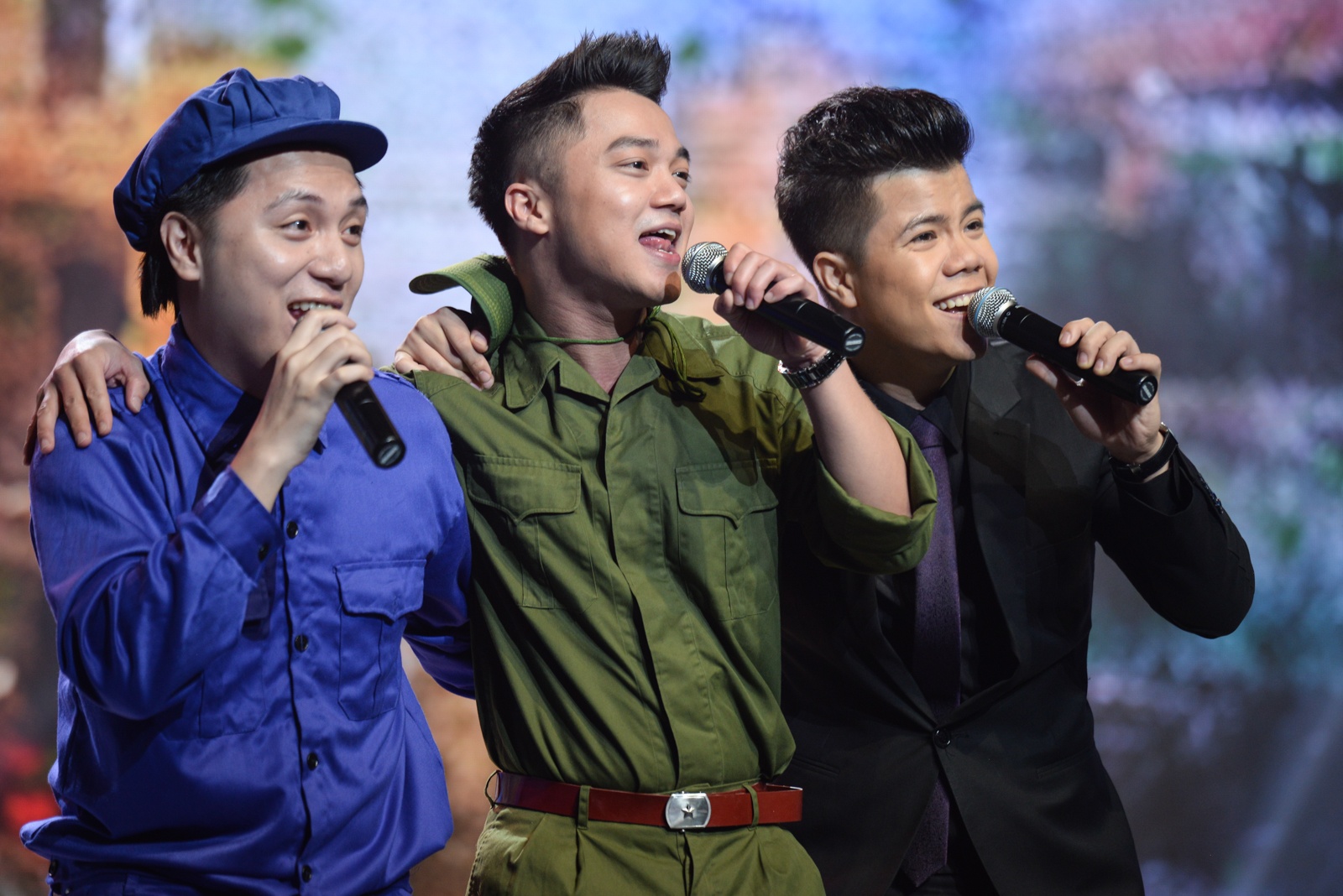 The hien ca khuc thoi thanh nien xung phong bang EDM hinh anh