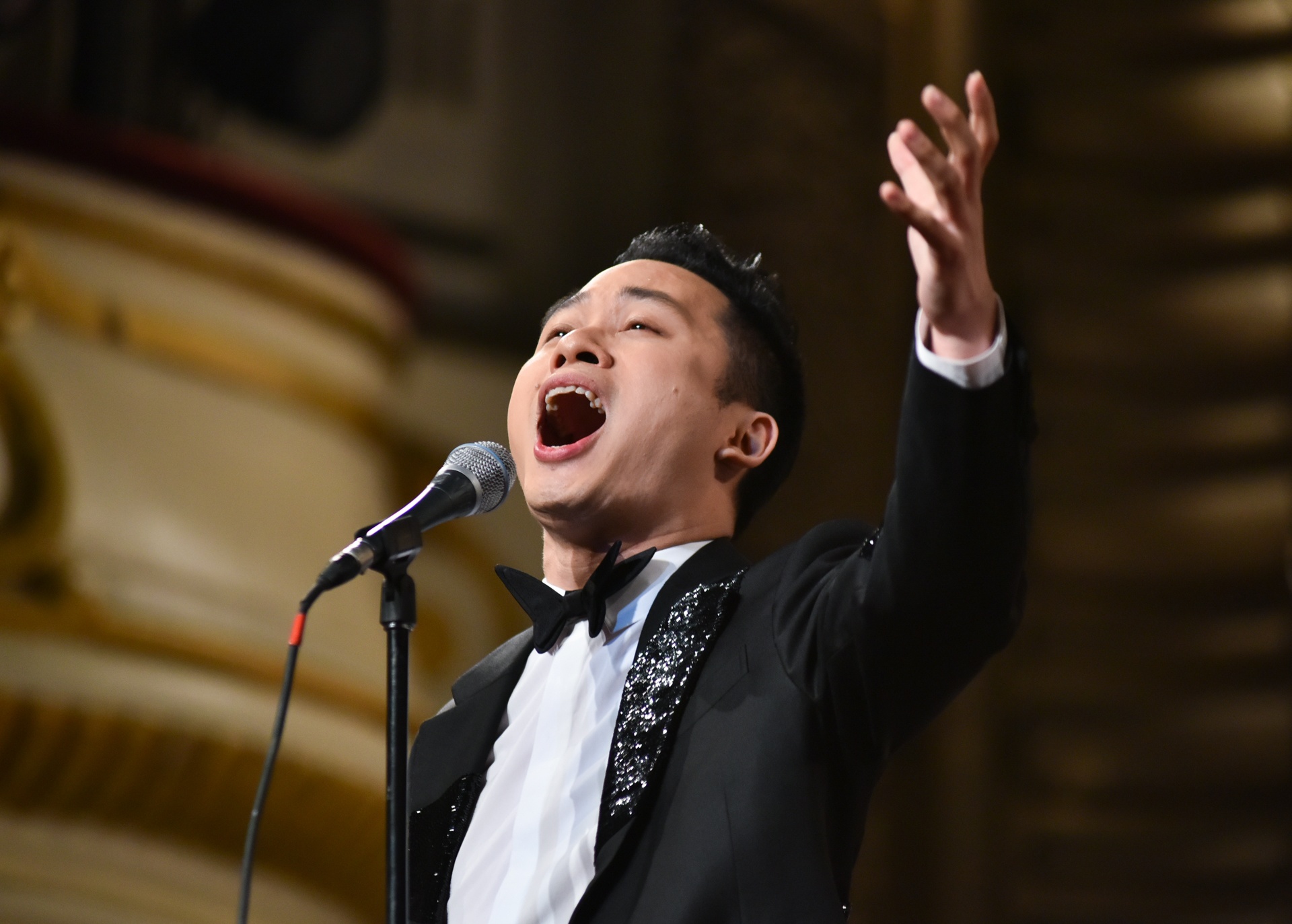 Tung Duong gay xuc dong trong hoa nhac quoc gia chieu 2/9 hinh anh