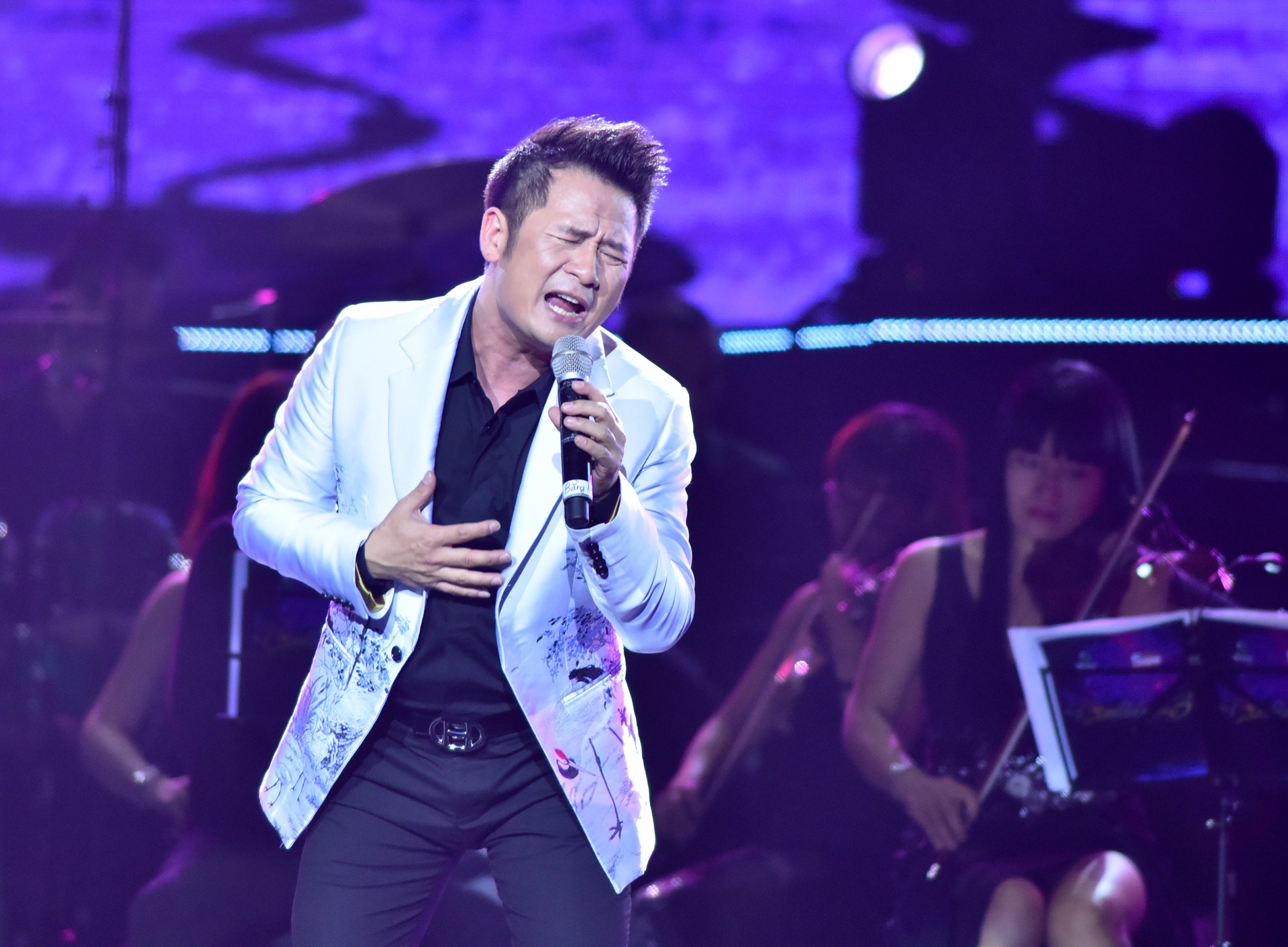 Bang Kieu om Quang Le anh 11