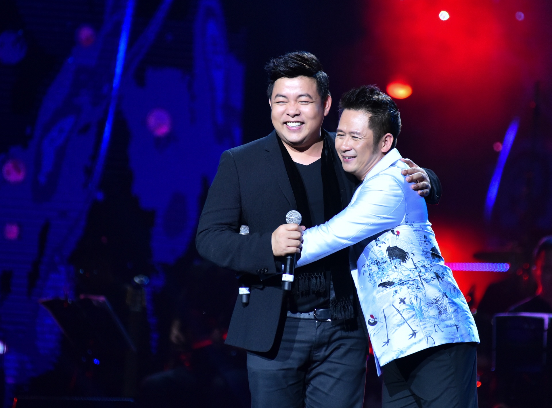 Bang Kieu om Quang Le anh 12