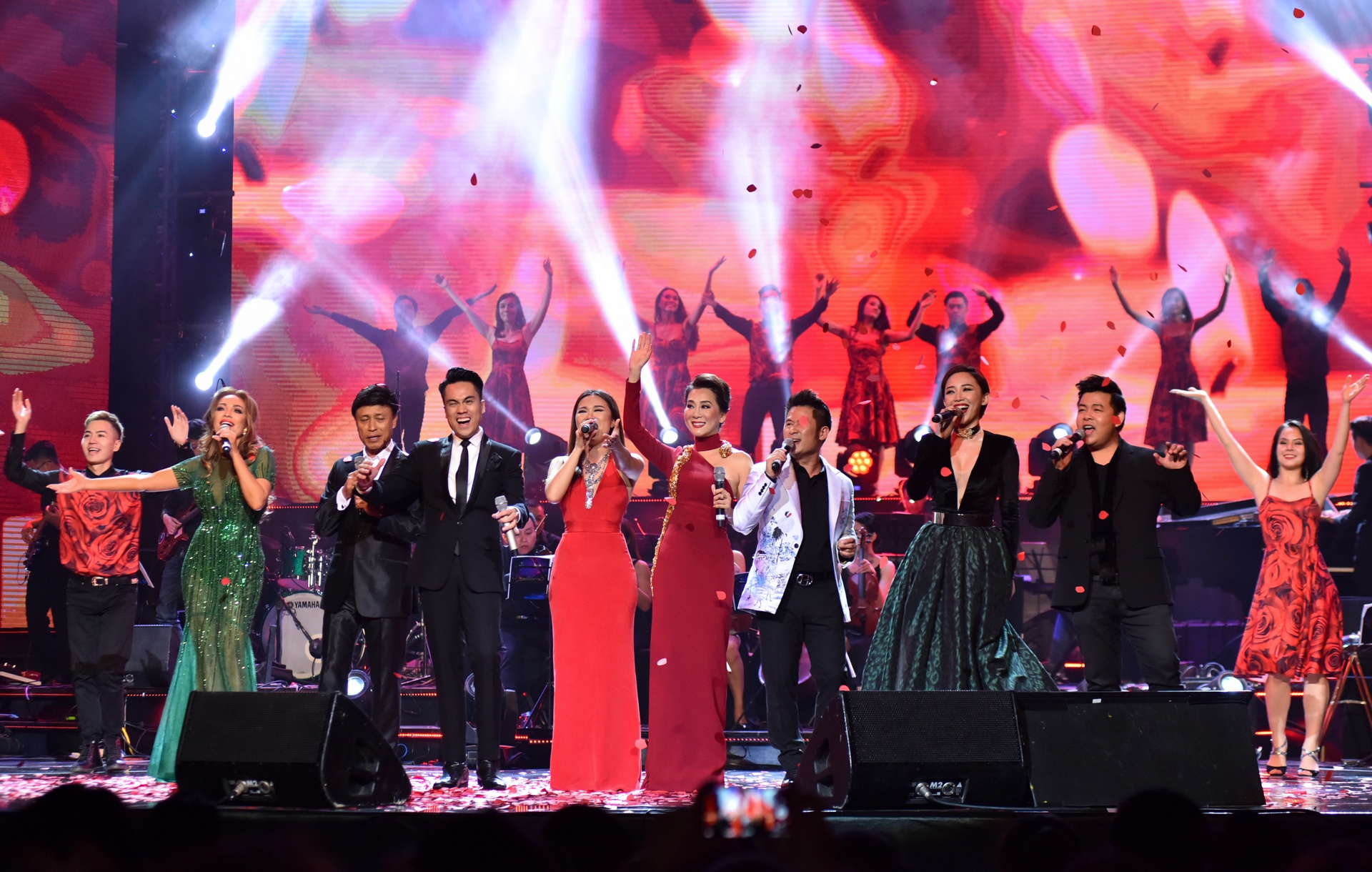 Bang Kieu om Quang Le anh 1