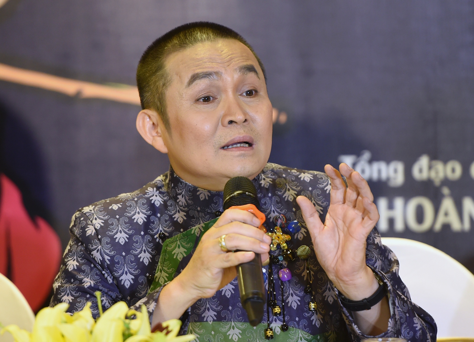 Xuan Hinh: 'Chia het tai san cho con, gio toi tay trang' hinh anh