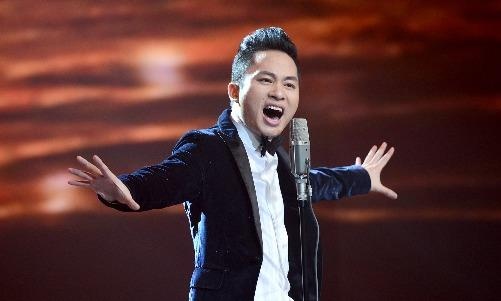 Tung Duong gay tranh cai khi pha cach ‘Noi dao xa’ hinh anh