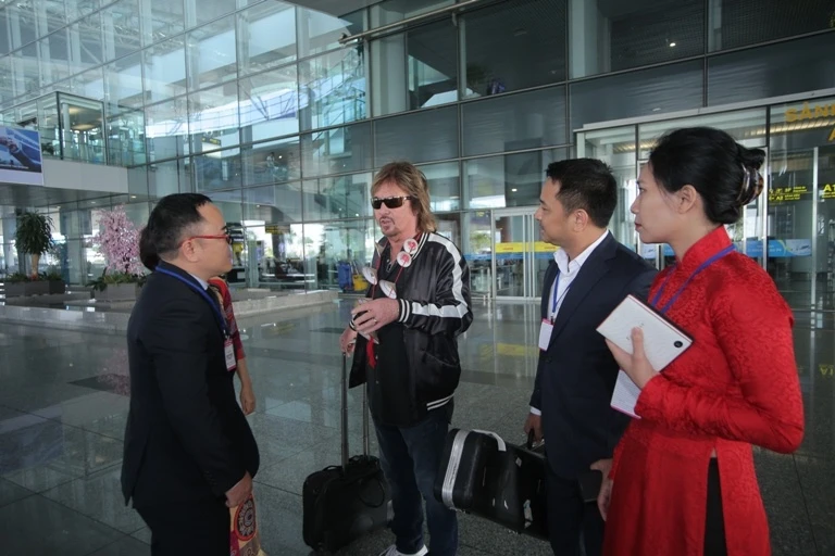 Chris Norman  den Viet Nam, anh 1