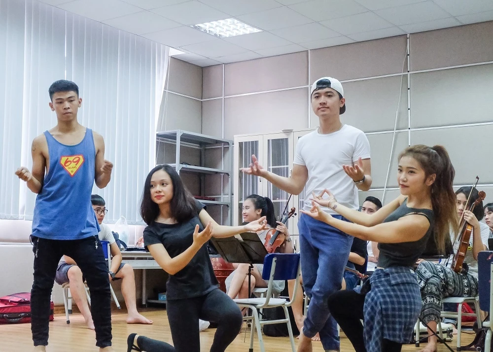 dem he sau cuoi khai man nhac kich anh 2