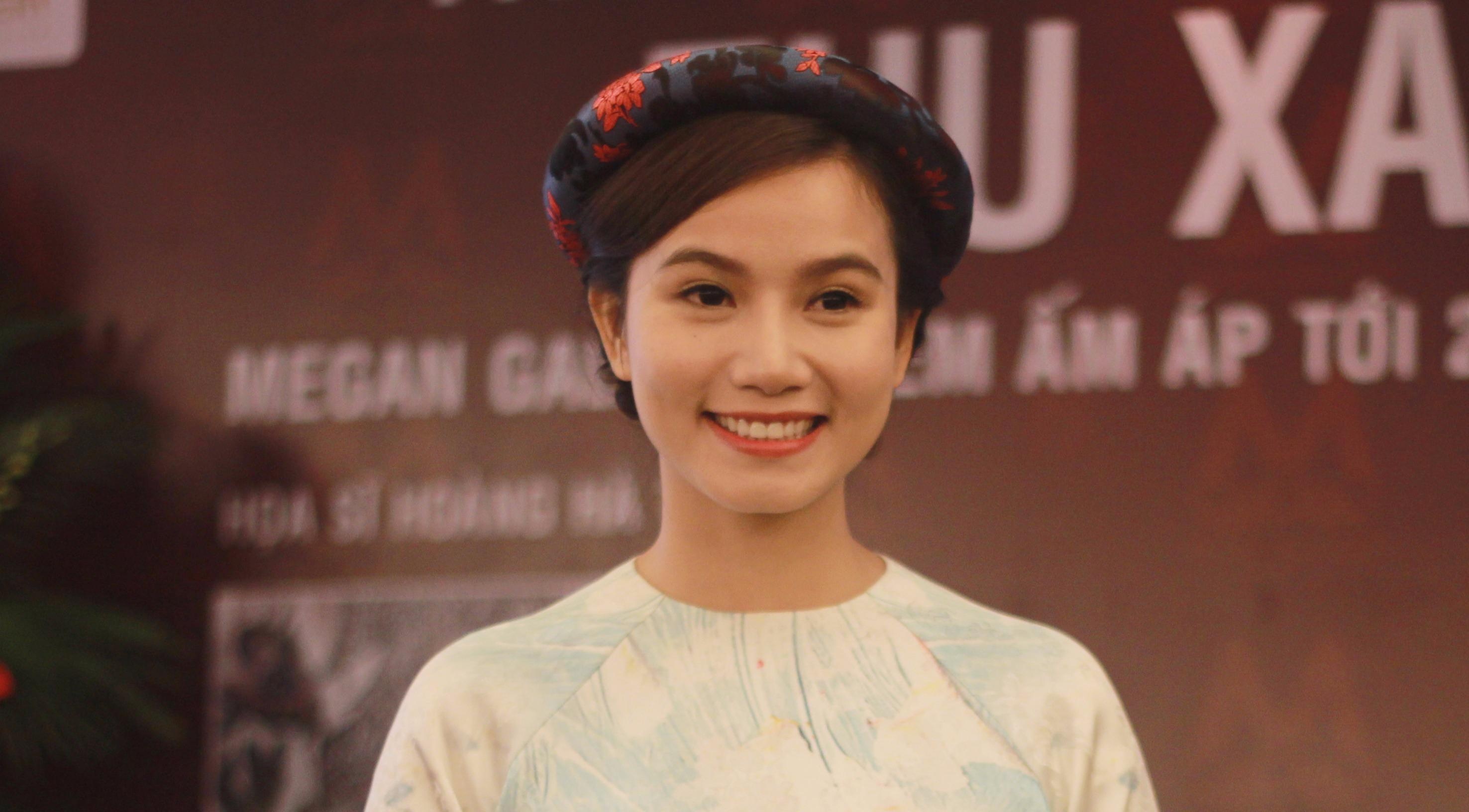 Luong Giang lam trien lam tranh ung ho 2.000 tre em ngheo hinh anh