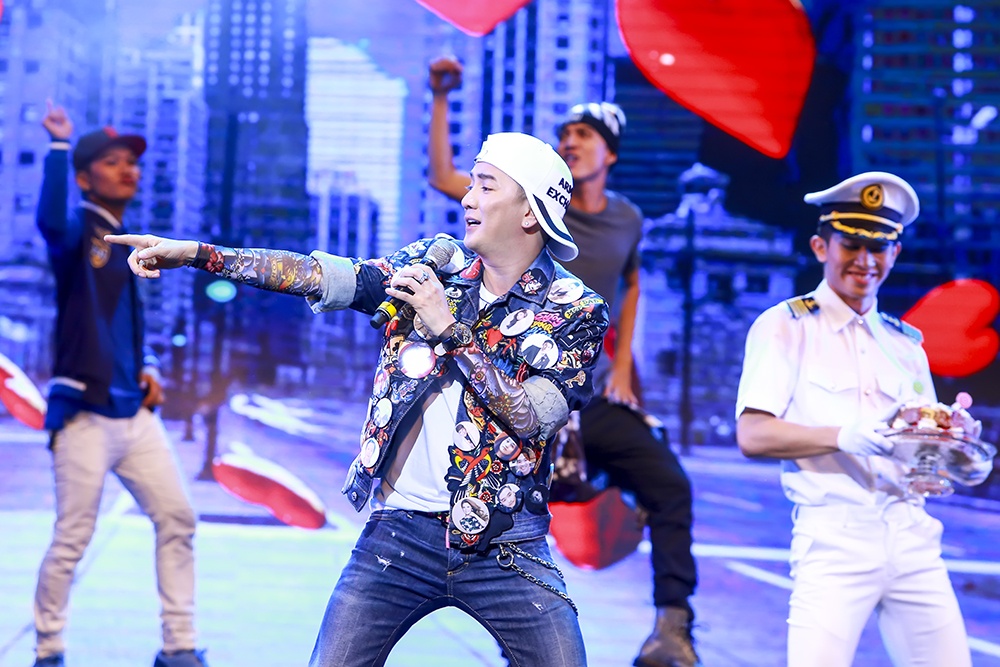 Diamond show cua Dam Vinh Hung anh 8