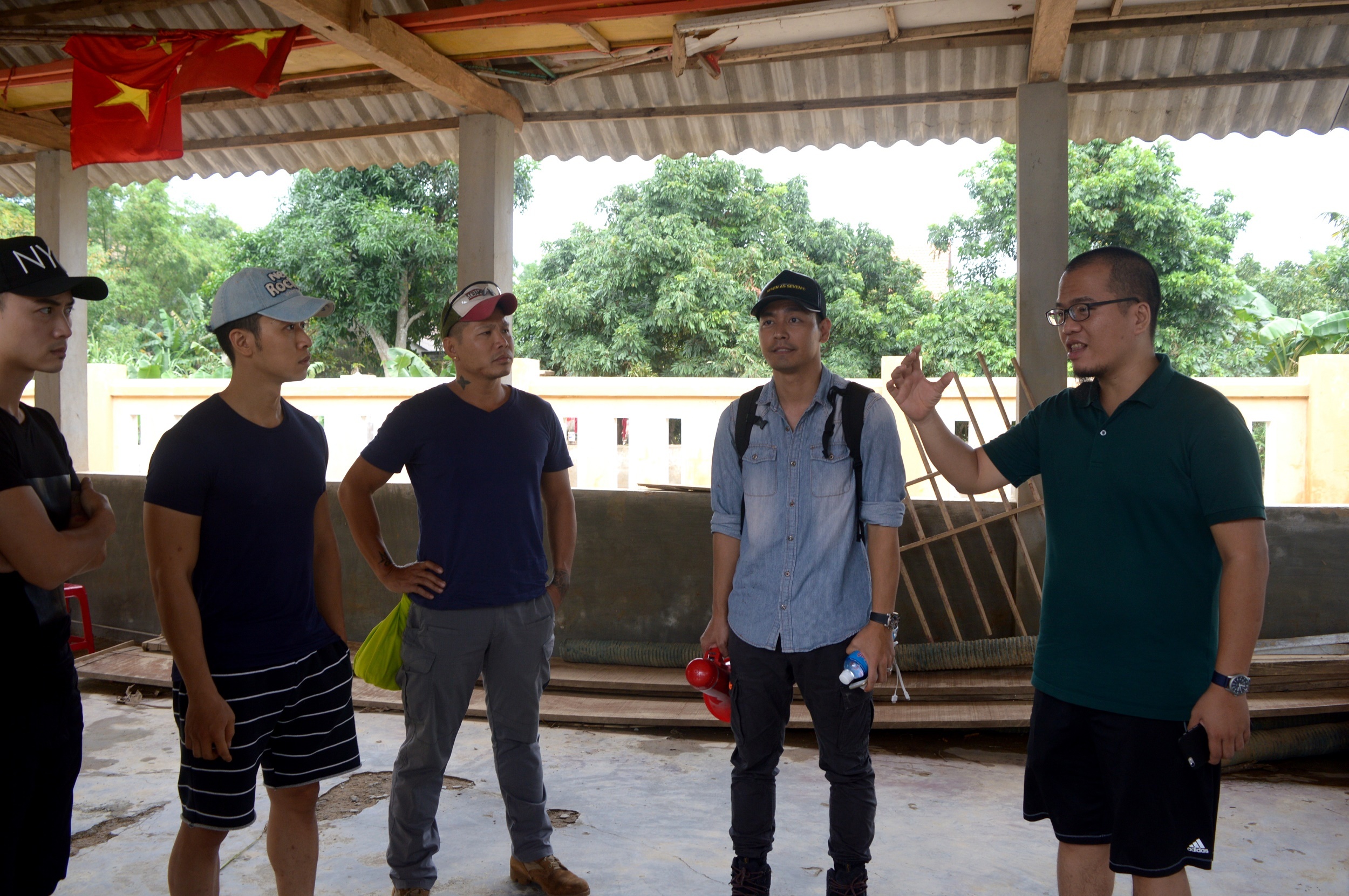 MC Phan Anh ho tro nguoi dan anh 2