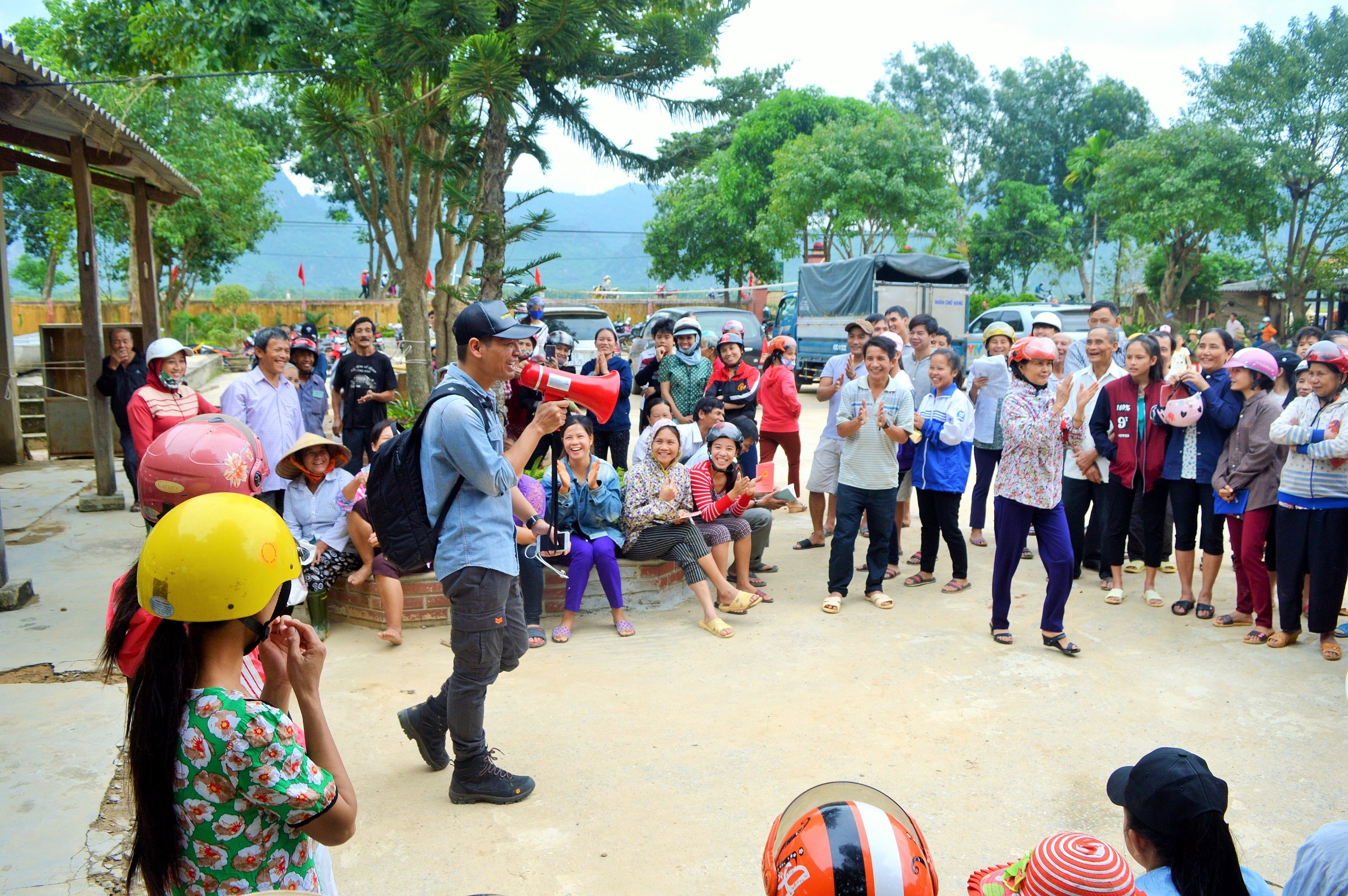 MC Phan Anh ho tro nguoi dan anh 3