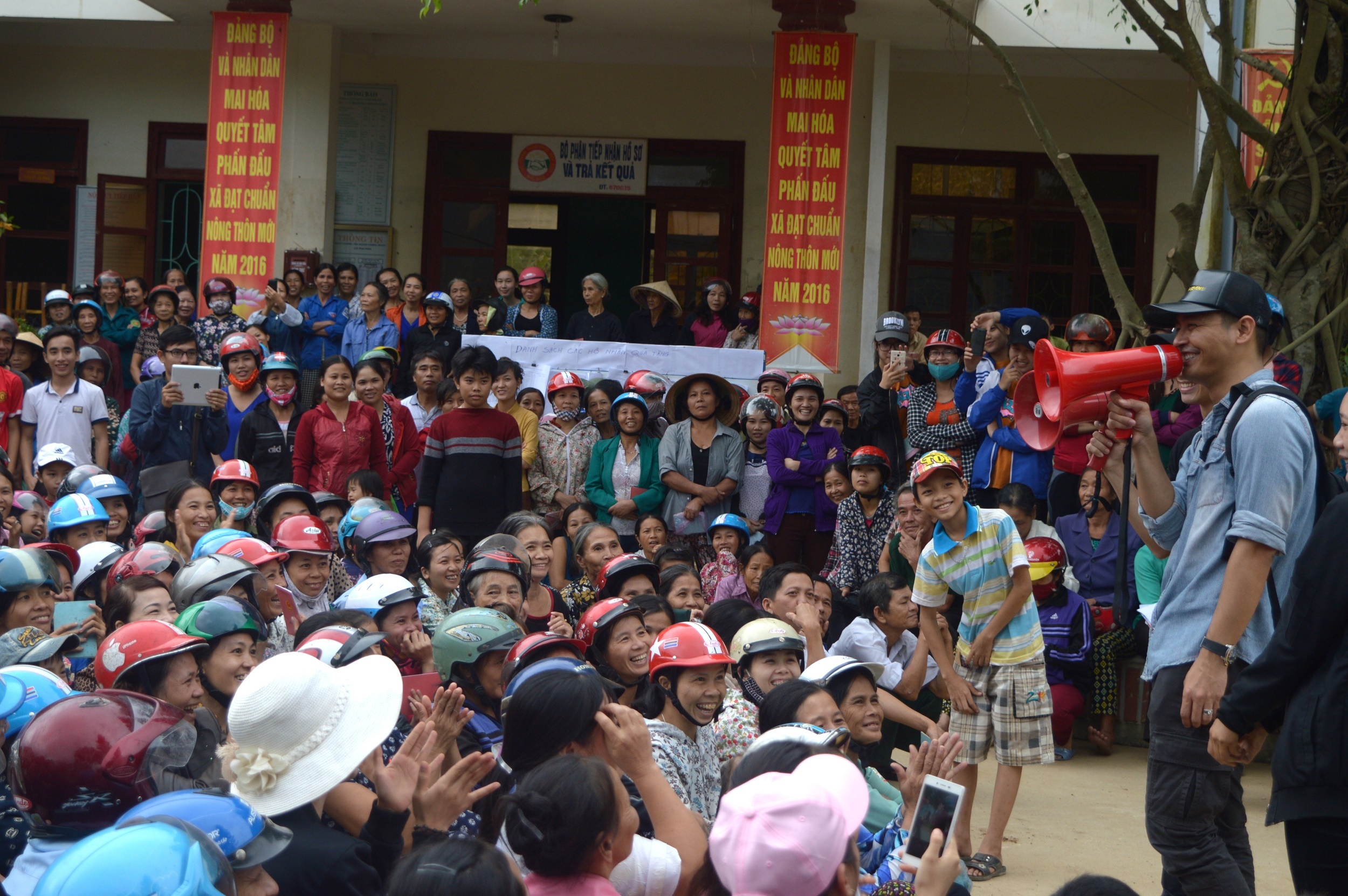 MC Phan Anh ho tro nguoi dan anh 9