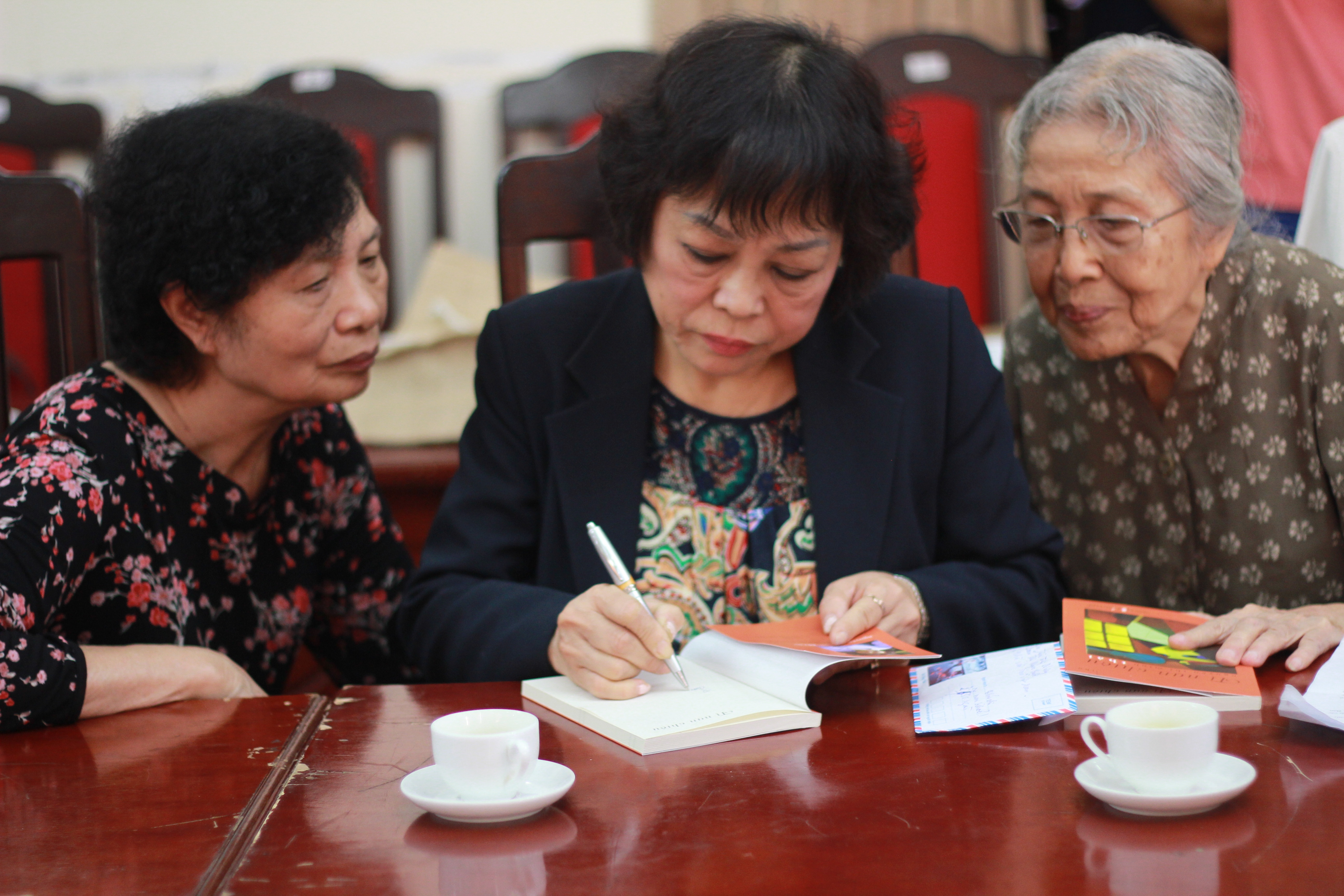 Tran Dang Khoa ngac nhien anh 1