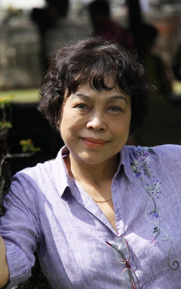 Nguyen Thi Minh Thai ra mat tho anh 1