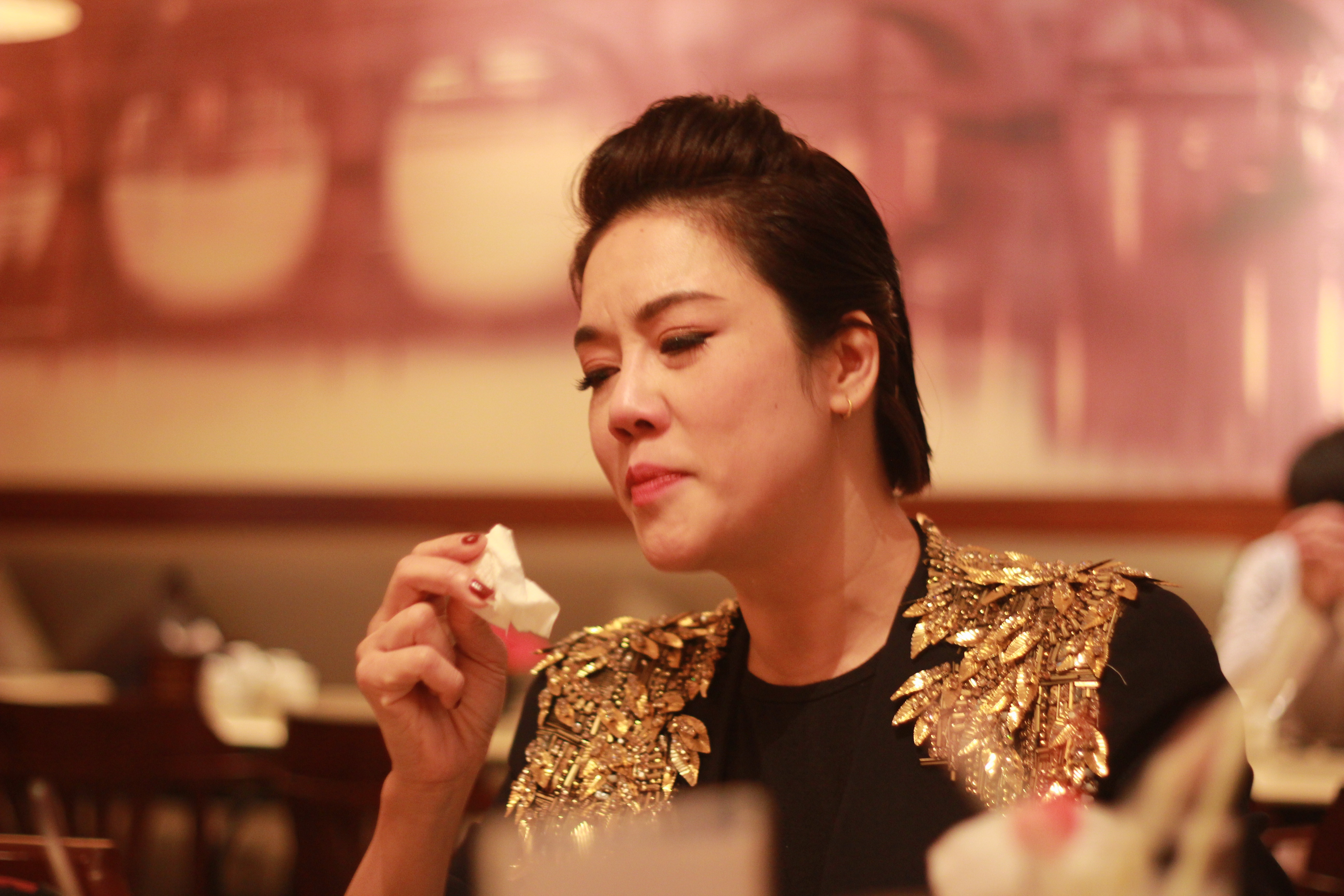 Thu Phuong nhan cat-xe 1000 dong anh 1