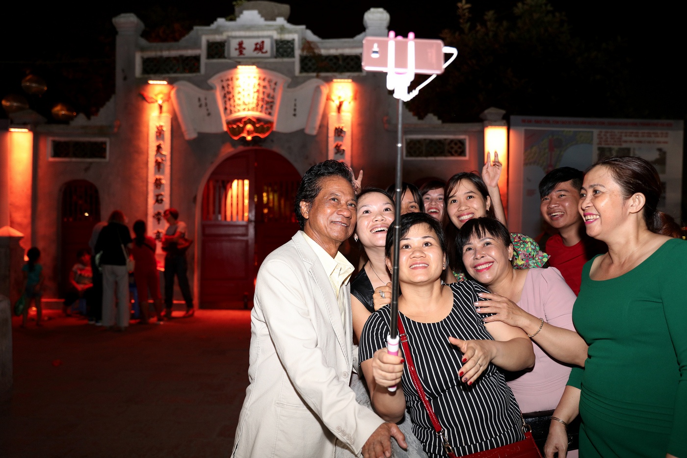 khan gia vay kin Che Linh anh 3