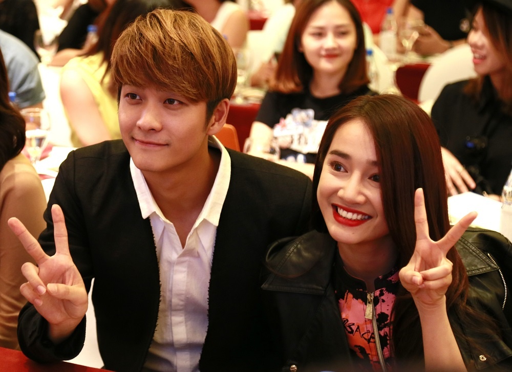 Nhã Phương hôn Kang Tae Oh ảnh 1 Nha Phuong hon Kang Tae Oh anh 1