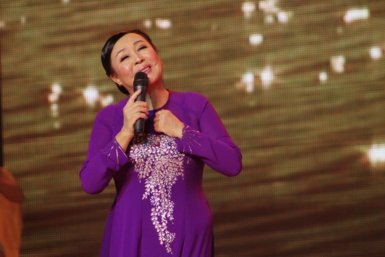 NSND Thu Hiền hát vị giặm ảnh 2 NSND Thu Hien hat vi giam anh 2