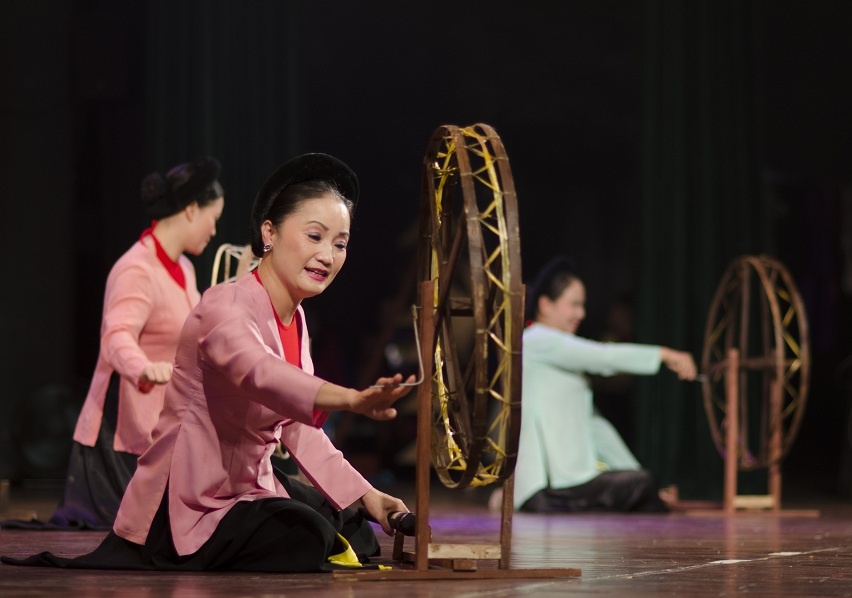 NSND Thu Hiền hát vị giặm ảnh 1 NSND Thu Hien hat vi giam anh 1