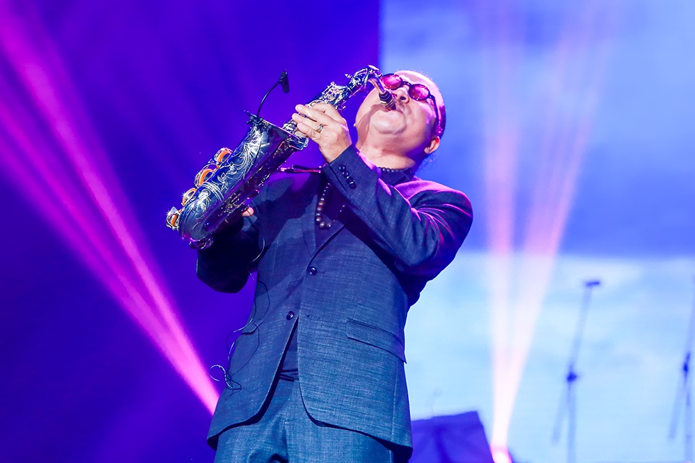 Ngoc Anh 3A roi nuoc mat trong dem nhac Phu Quang anh 6