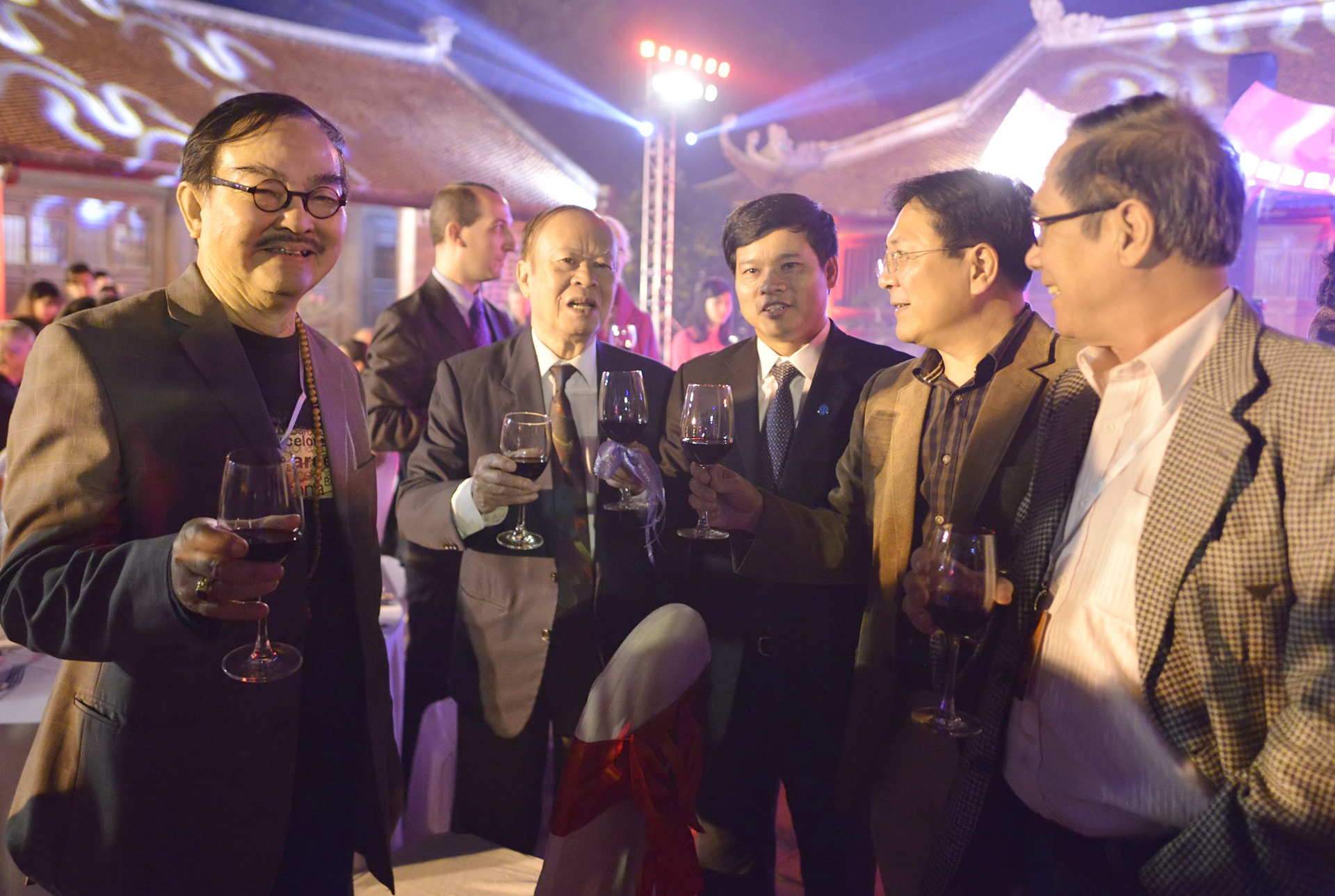 Nghe si Nhan dan chup anh tu suong anh 1