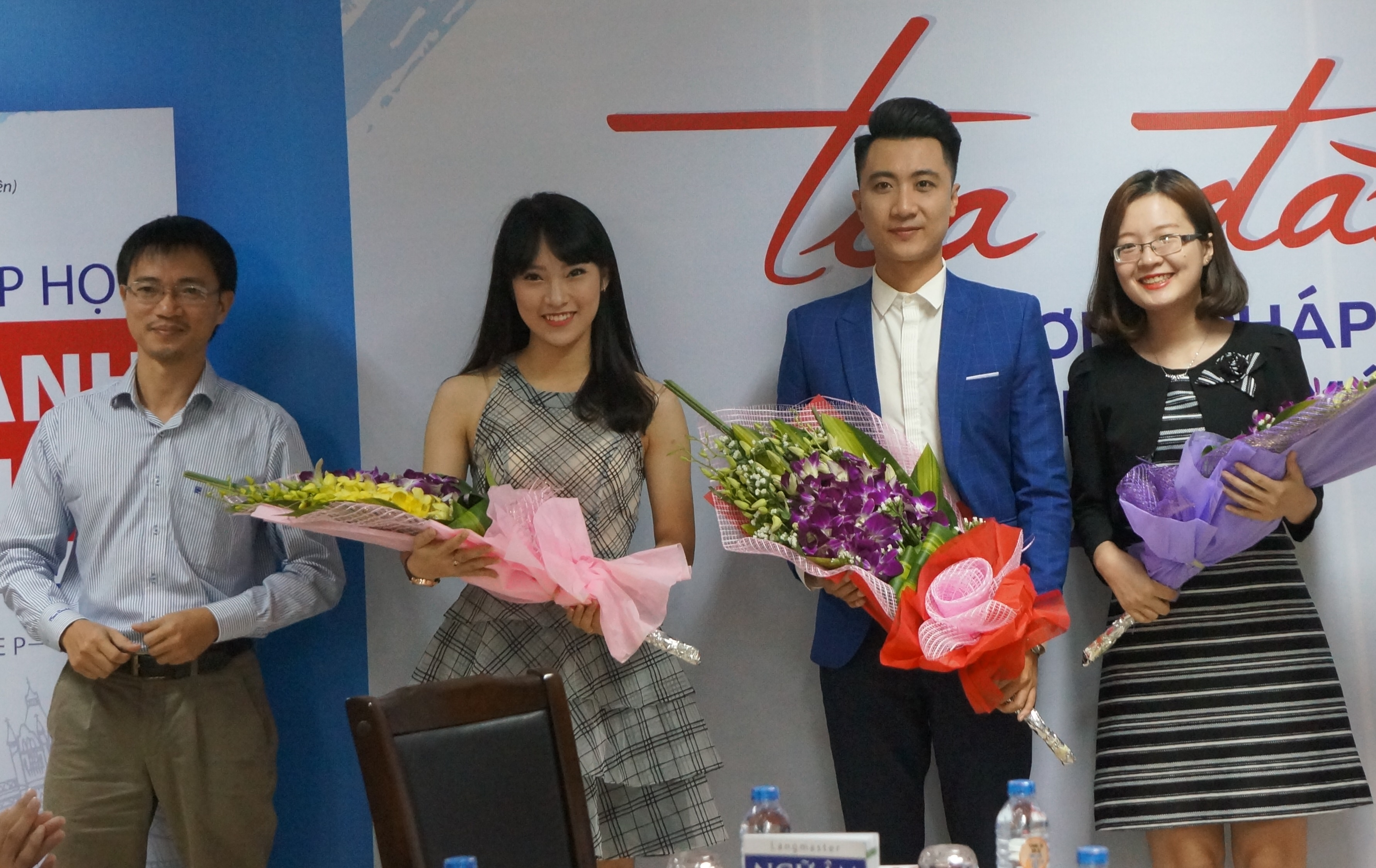 Vi sao nguoi Viet noi tieng Anh troi chay ma khong ai hieu? hinh anh