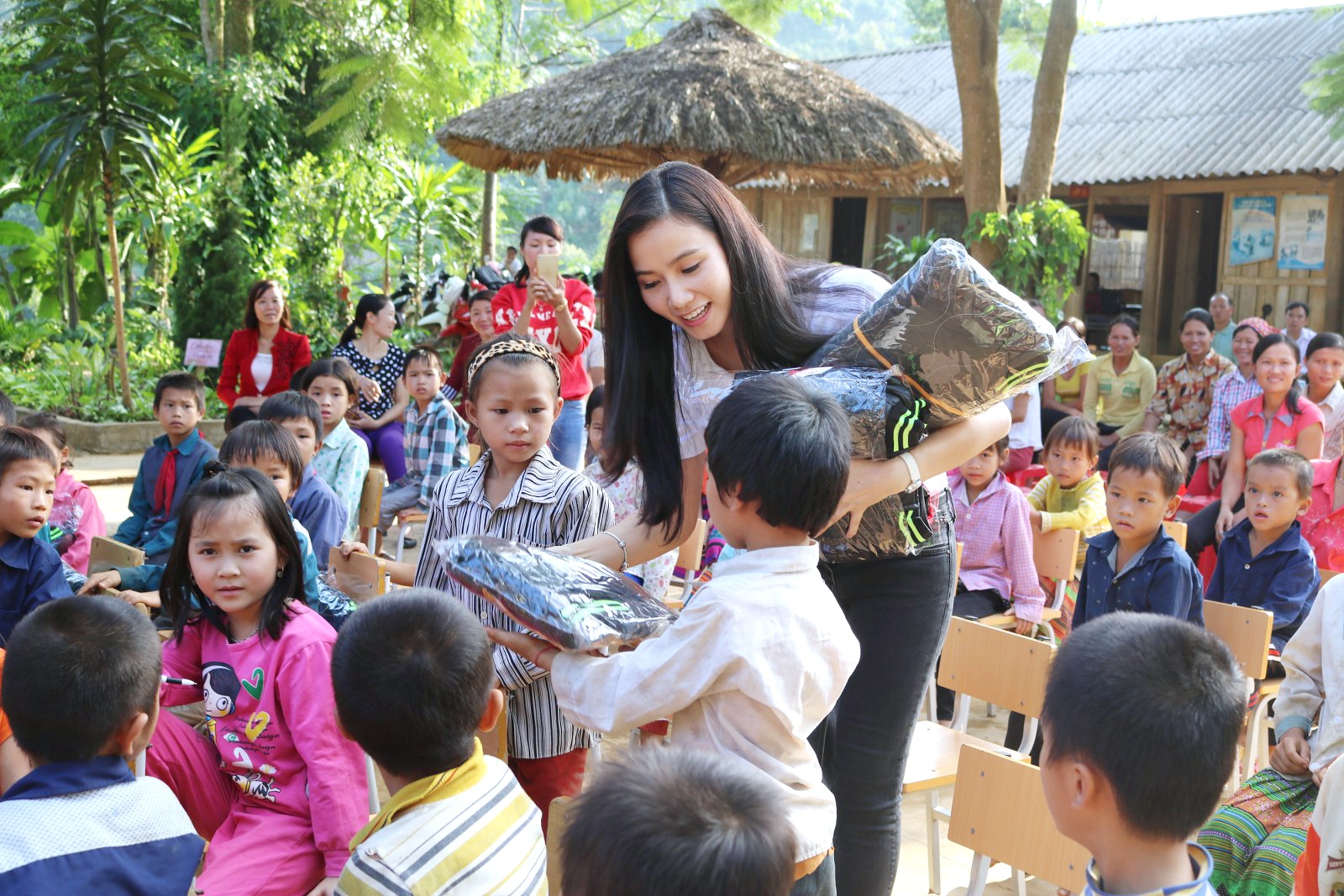 Dien vien Luong Giang ban tranh de lam tu thien anh 3