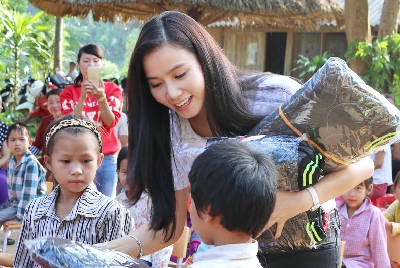 Dien vien Luong Giang ban tranh de lam tu thien hinh anh