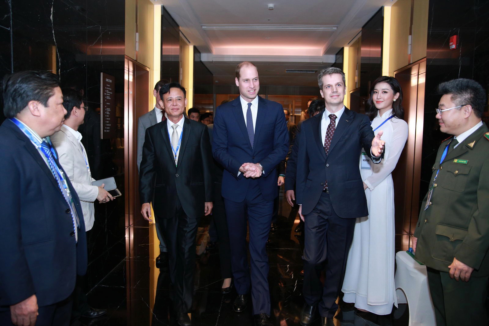 A hau Huyen My don tiep Hoang tu Anh anh 1