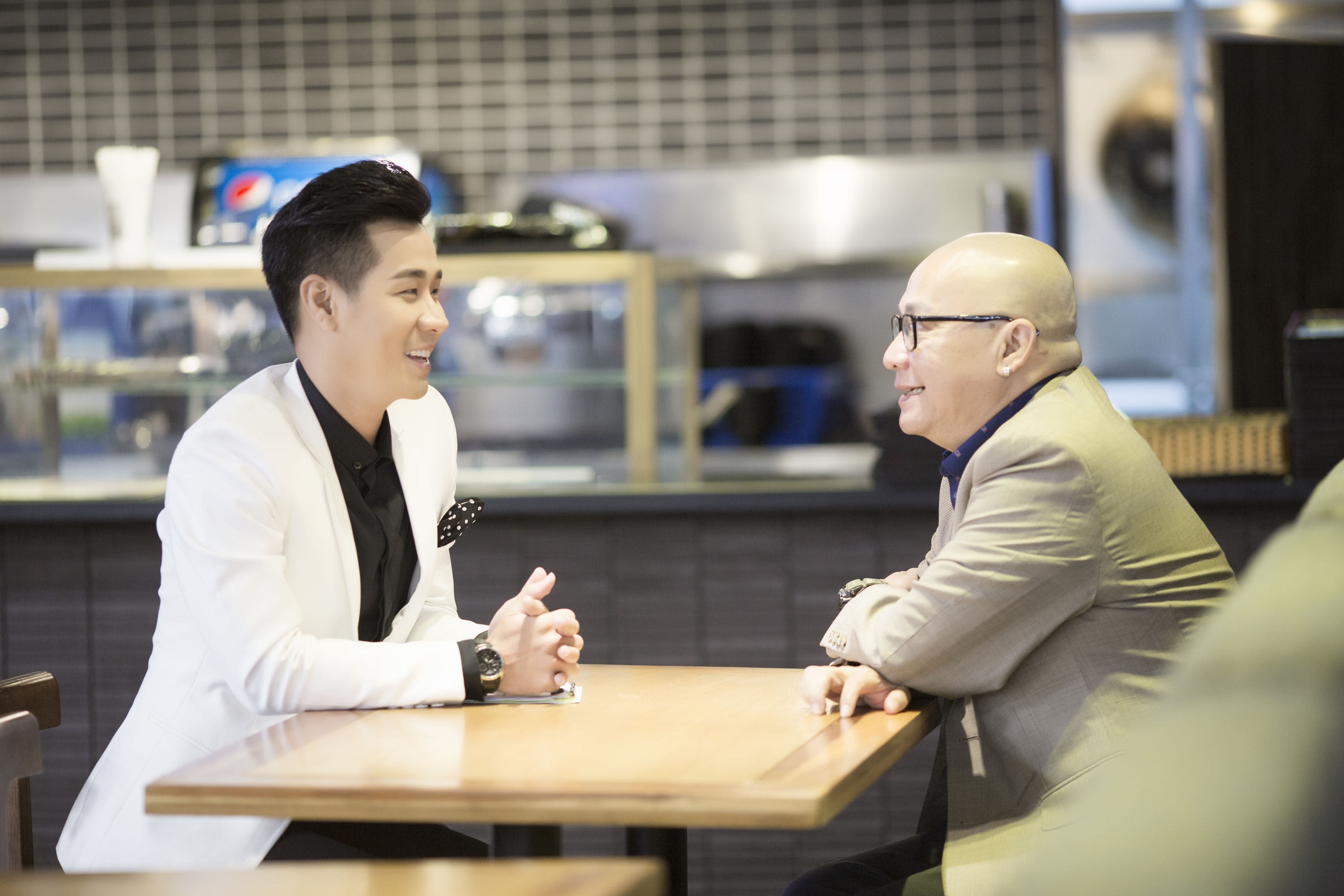 Nguyên Khang gặp người tháp tùng Obama ảnh 1 Nguyen Khang gap nguoi thap tung Obama anh 1