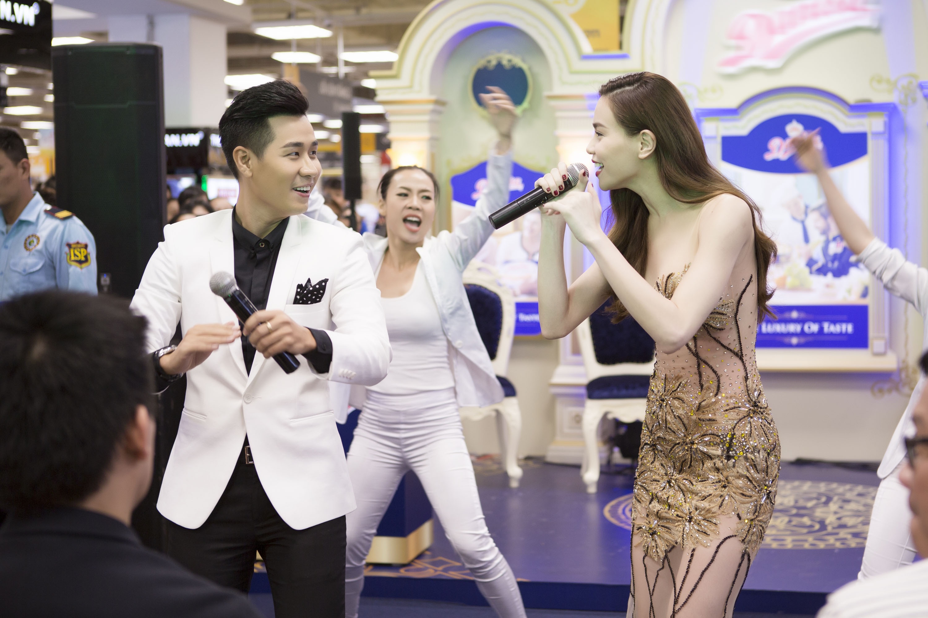 Nguyên Khang gặp người tháp tùng Obama ảnh 3 Nguyen Khang gap nguoi thap tung Obama anh 3