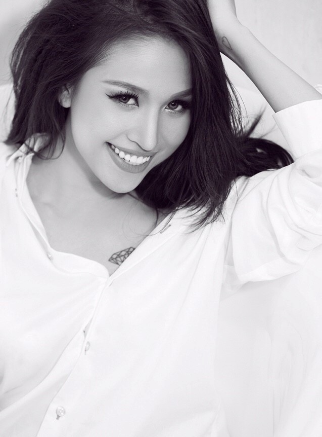 Van Hugo hong mot ben mat anh 2