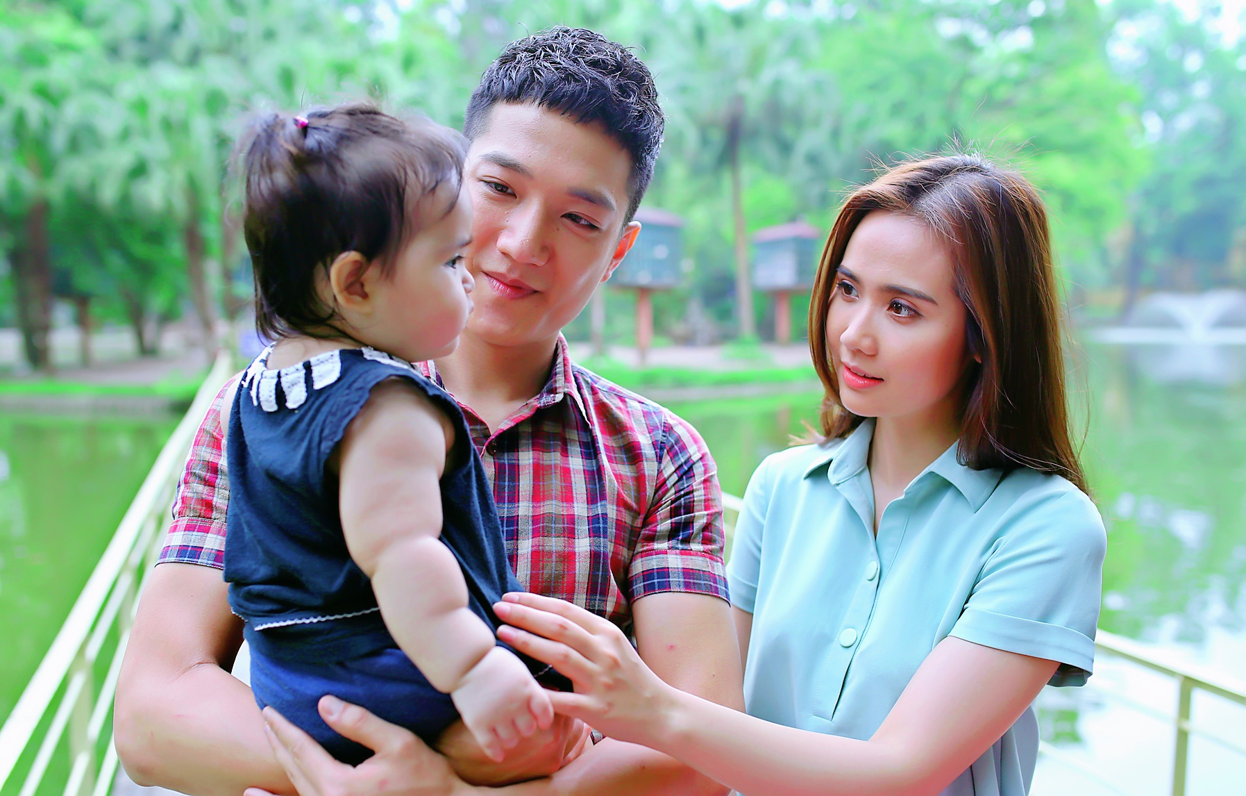 Chi Nhan dong cap voi Huyen Lizzie trong phim moi hinh anh