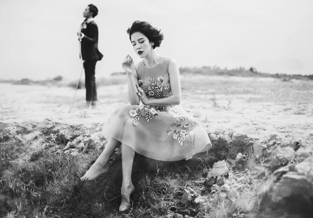 Thu Phuong lan dau tien ket hop voi Hoang Rob anh 1