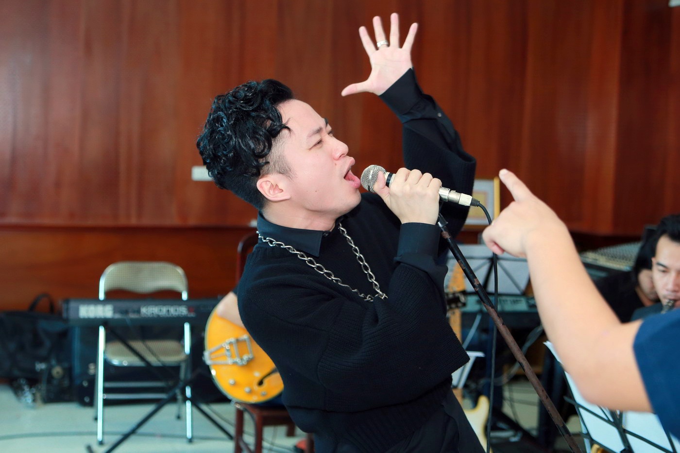 Tung Duong tap luyen cho dem nhac anh 3