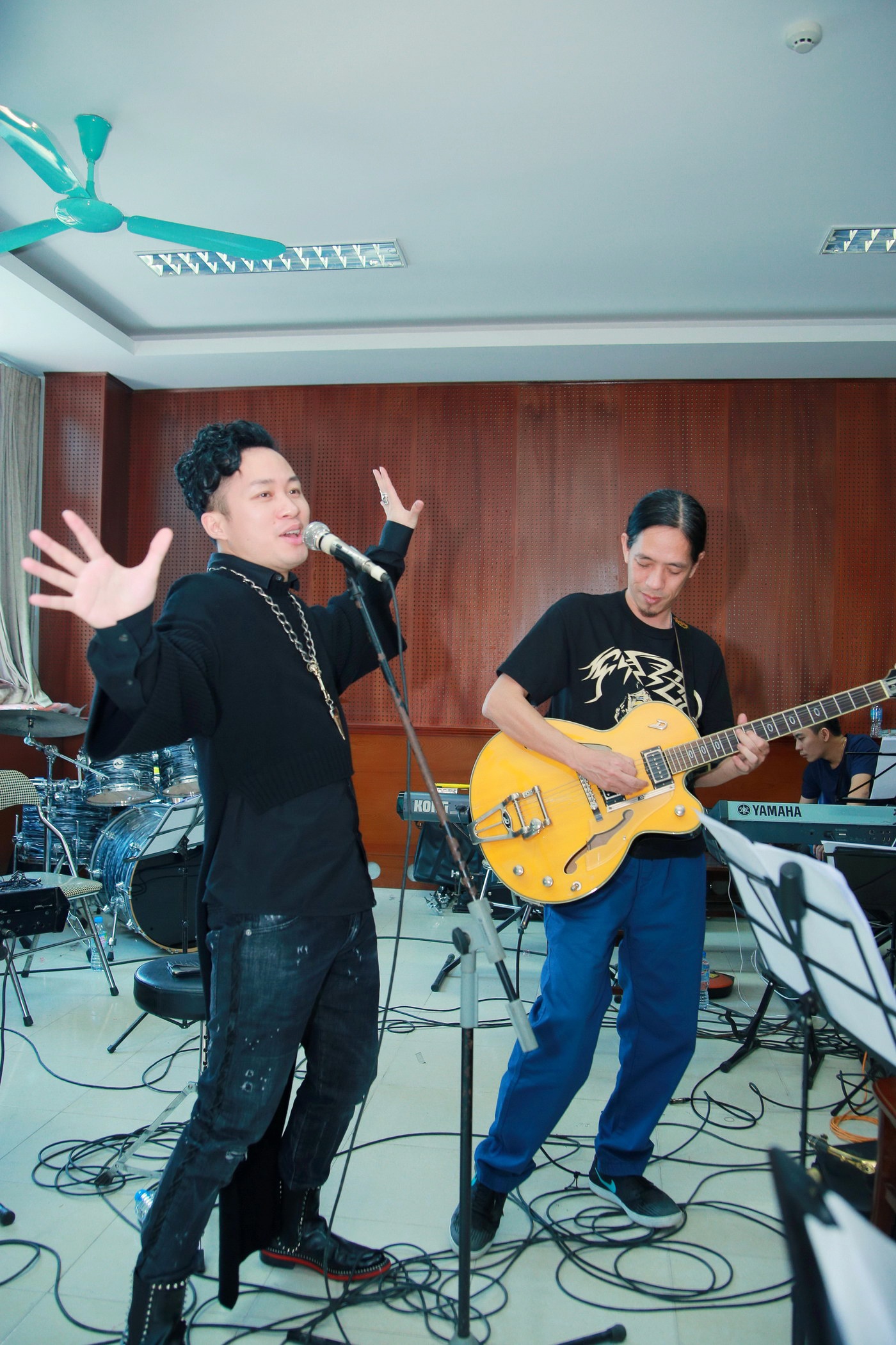 Tung Duong tap luyen cho dem nhac anh 6