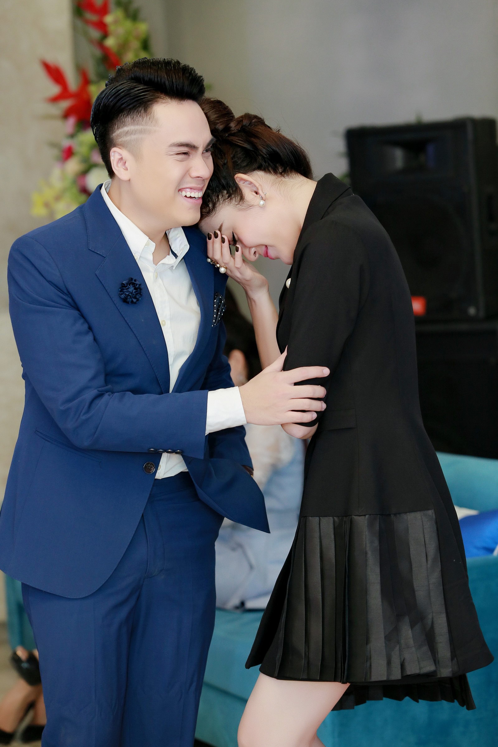 MC Thai Dung tang hoa mung sinh nhat Huyen My anh 3