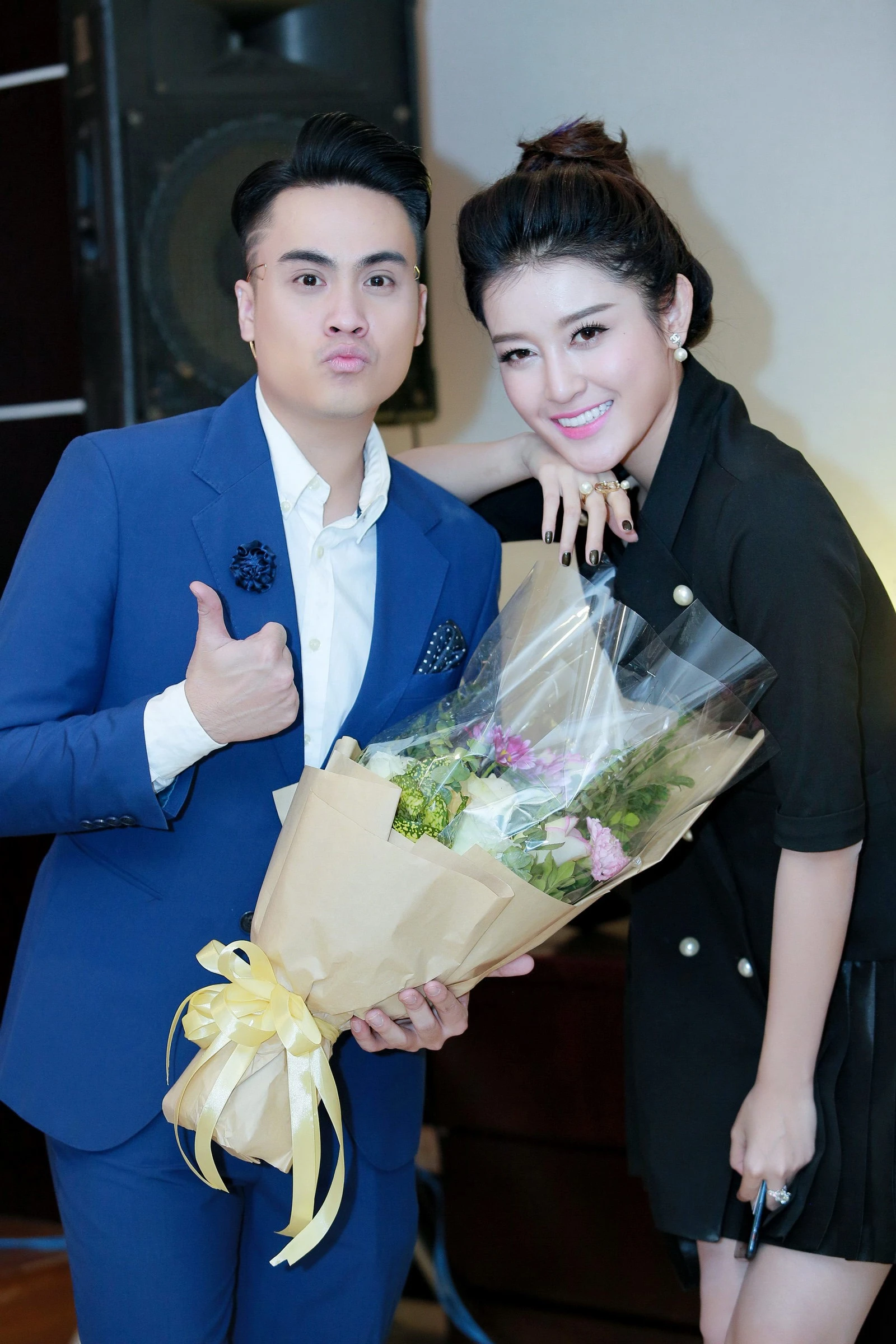 MC Thai Dung tang hoa mung sinh nhat Huyen My anh 2