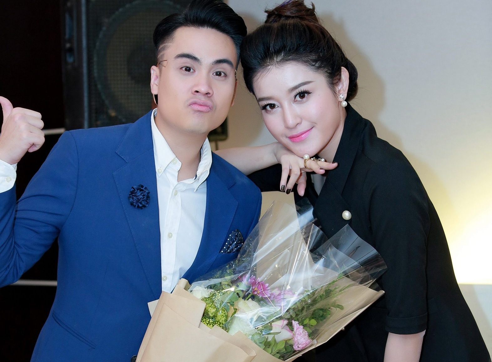 MC Thai Dung tang hoa mung sinh nhat Huyen My hinh anh